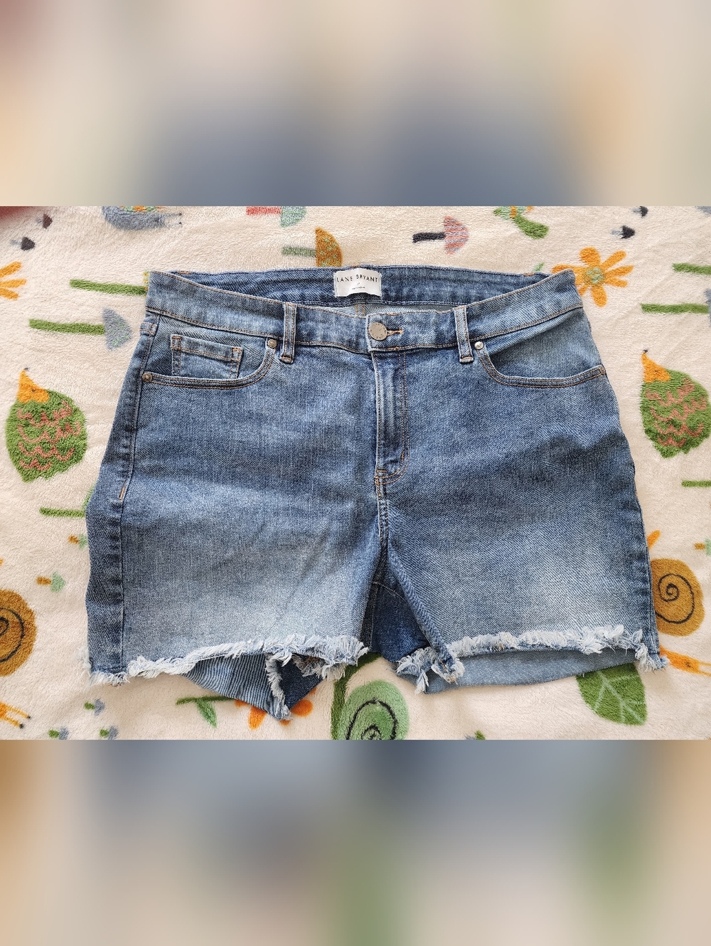 Lane Bryant Women's Blue Denim Frayed Hem Shorts Size 16.